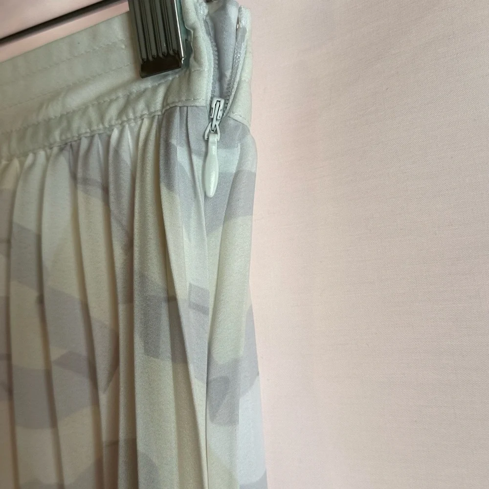 Tommy Hilfiger Adaptive Chiffon Pleated Skirt. Size XS - Picture 2 of 9